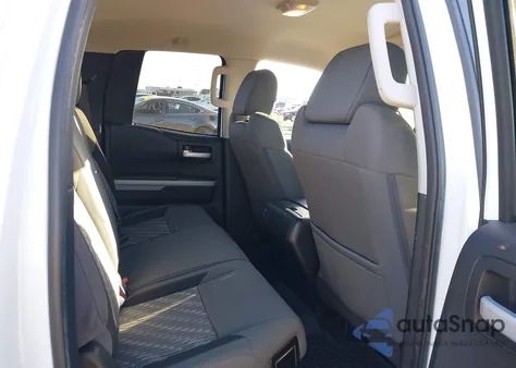 2019 Toyota Tundra Sr5 5.7L V8 z USA, uszkodzony, nr VIN 5TFUW5F13KX861857